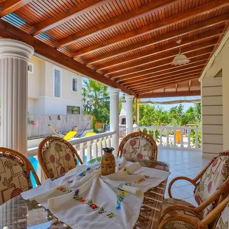 빌라 Infinity Sunshine 페티예